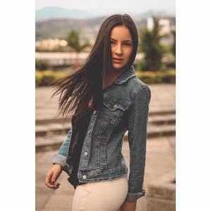 Meet your Posher, Daniela